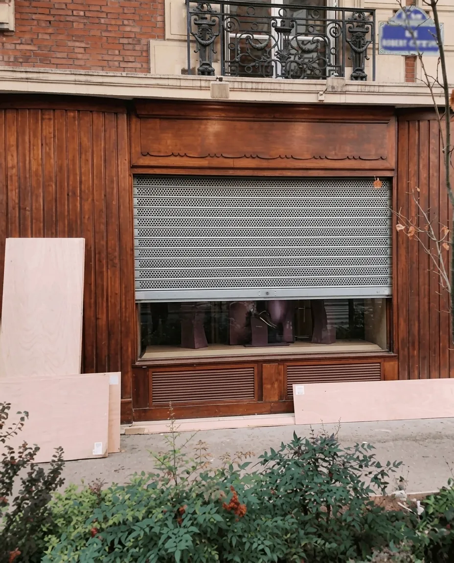 Protection de vitrine : rideau metallique vitrine
